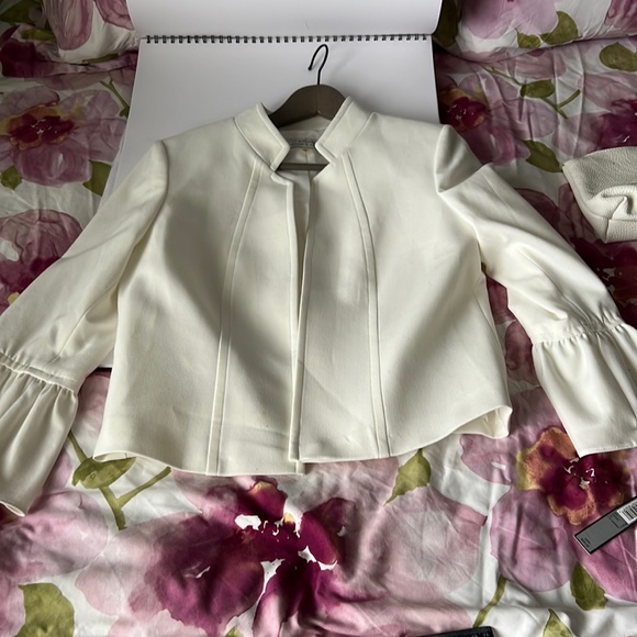 NWT White Tahari lightweight jacket with ruffle sleeves - Picture 2 of 5